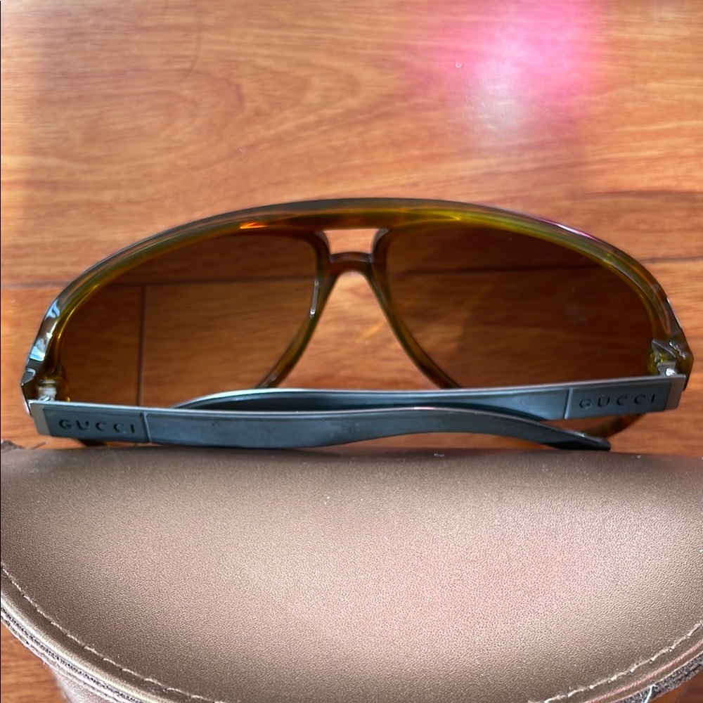 Gucci Tortoise Shell Sunglasses with Brown Case - Picture 2 of 5